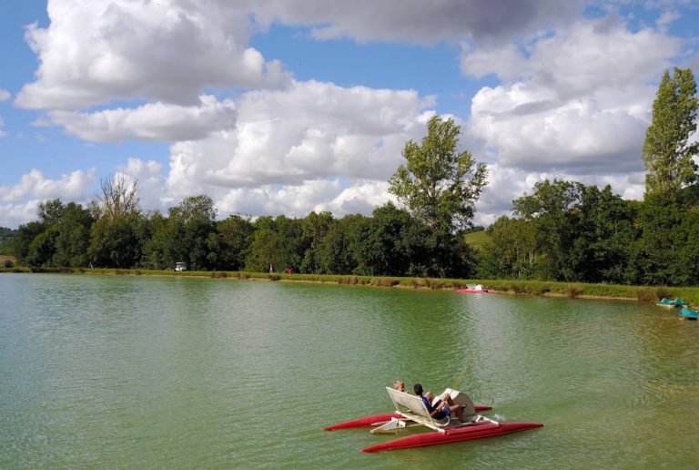 Camping Domaine le Castagné waterfietsen 768x516