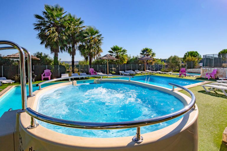 Camping Domaine le Castagné whirlpool 768x512