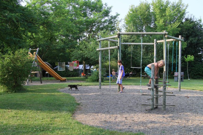 Camping L Anjou Gers speeltuin 768x512
