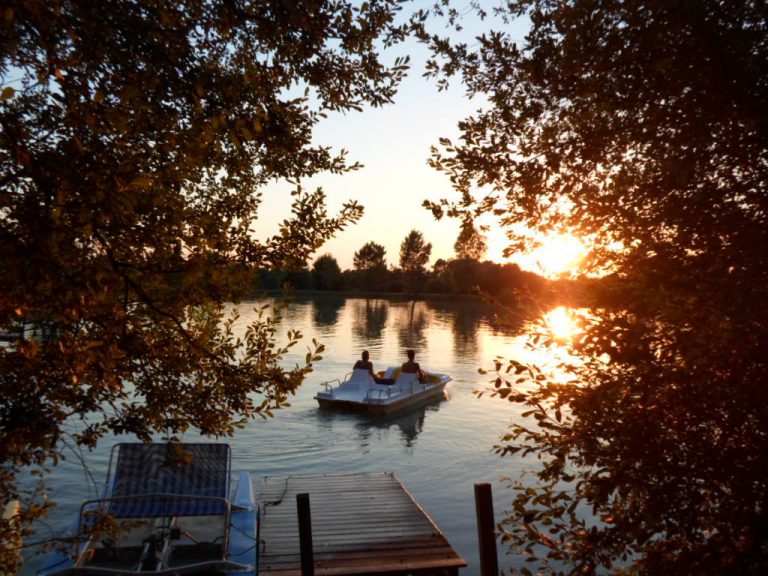 Camping Le Chêne du Lac Gironde waterfietsen 768x576