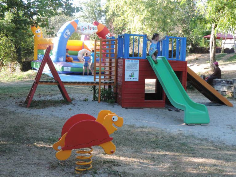 Camping Le Pigeonnier speeltuin 768x576