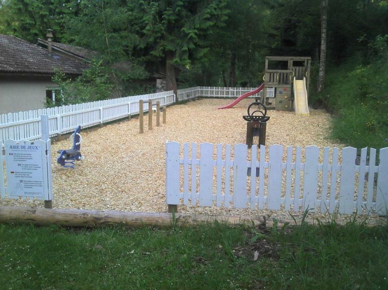Camping Les Chelles speeltuin 768x574