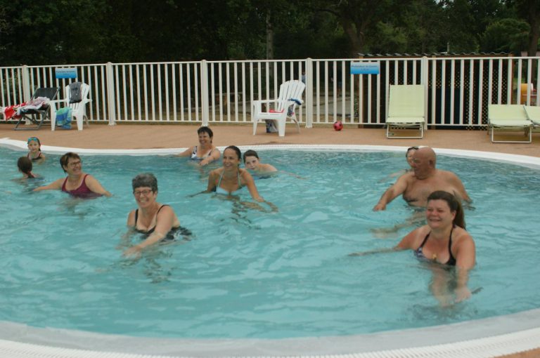 Camping Les Embruns Camoel zwembad 768x510