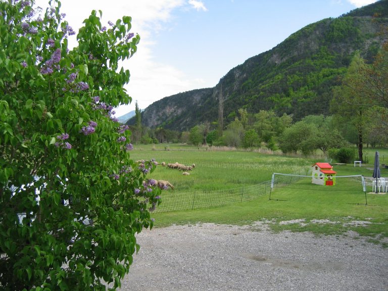 Camping Les Prés Haute Alpes ligging 768x576