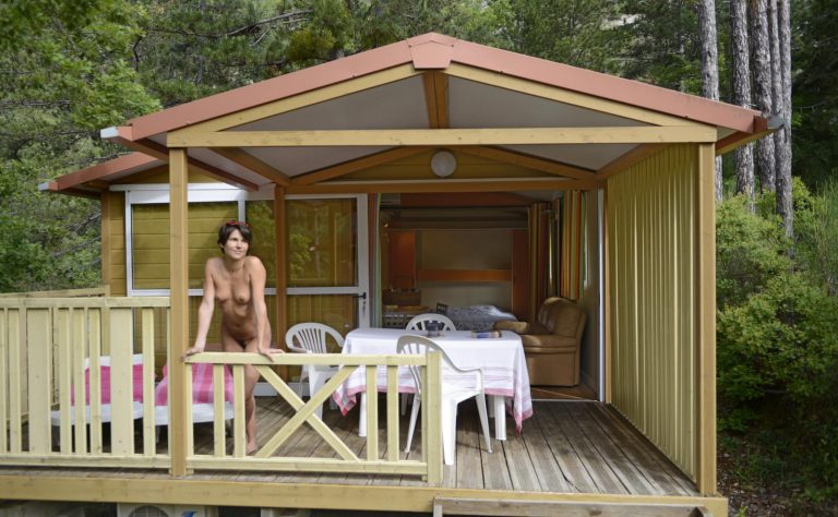 Camping Origan Domaine Naturiste stacaravan huren 768x474