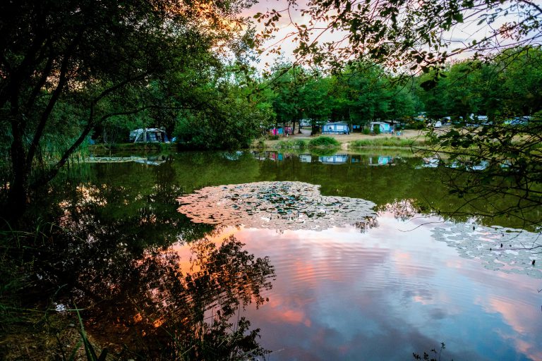 Naturistencamping Creuse Nature vismeertje 768x512