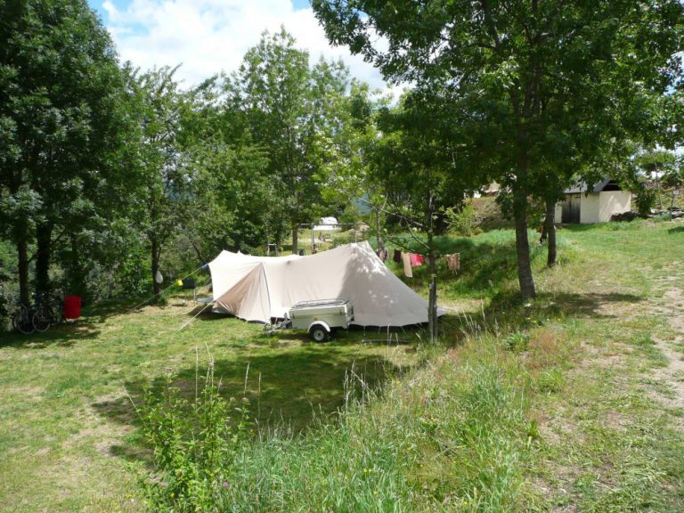 Naturistencamping La Combe de Ferrière staanplaatsen 768x576
