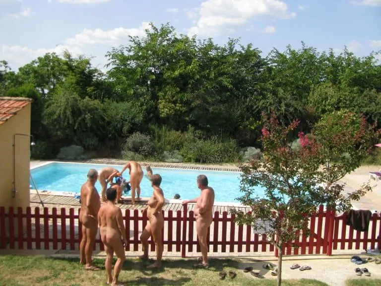 Naturistencamping Le Champ De Guiral zwembad 768x576