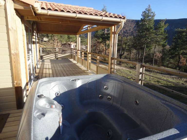 Naturistencamping Le Haut Chandelalar chalet huren 768x576