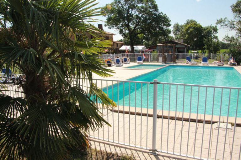 Naturistencamping Les Aillos zwembad 768x512