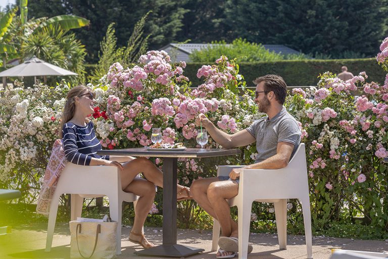 Camping Côte de Nacre terras 768x512