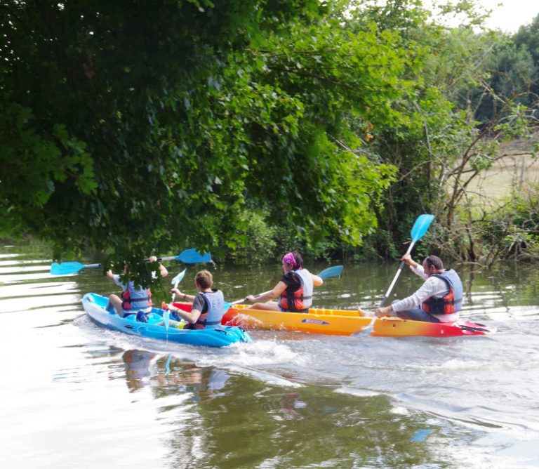 Camping De Civray kanovaren 768x668