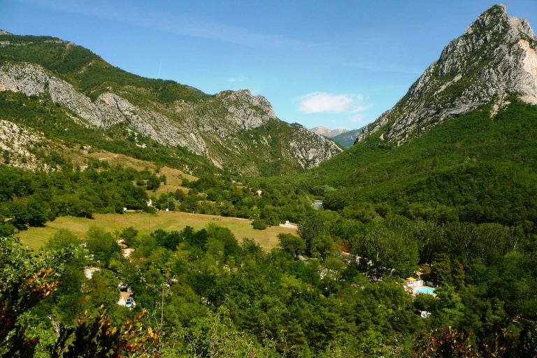 Camping Domaine Chasteuil Provence uitzicht 768x512