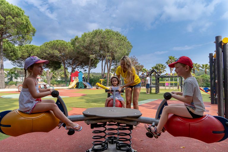 Camping Douce Quiétude speeltuin 768x512