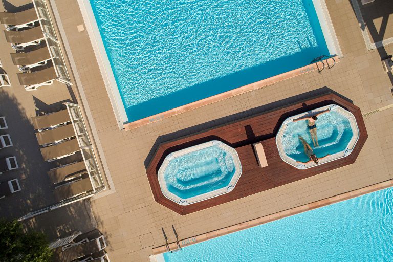 Camping Douce Quiétude zwembad van boven 768x512