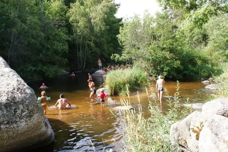 Camping Du Pont De Braye riviertje 768x514