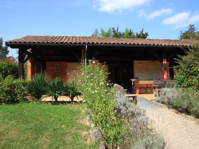 Camping Fontaine Du Roc sanitair 768x576