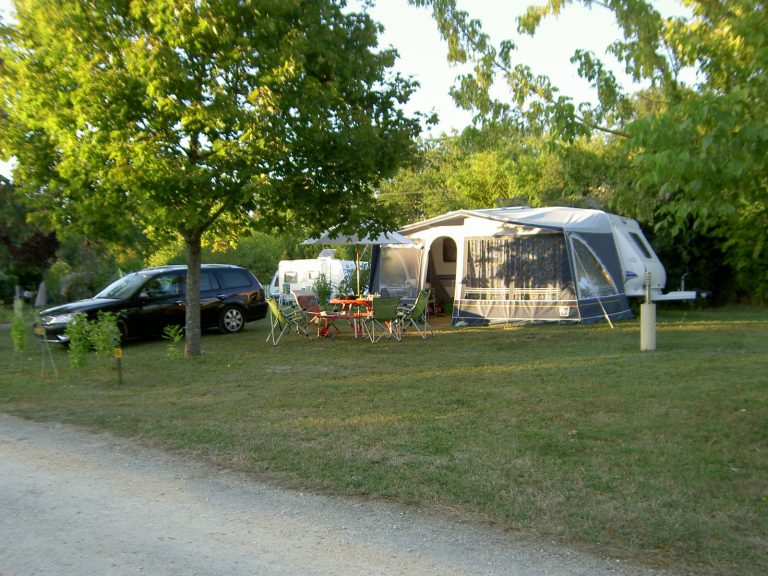 Camping Fontaine Du Roc staanplaats 768x576