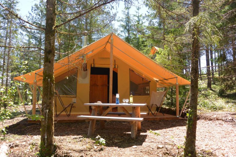 Camping Huttopia Lanmary safaritent huren 768x512
