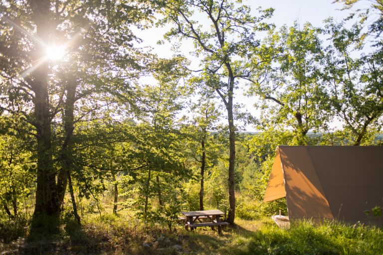 Camping Huttopia Lanmary staanplaats 768x511