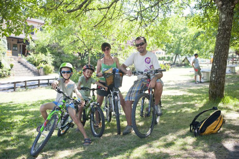 Camping Huttopia Sarlat fietsverhuur 768x511