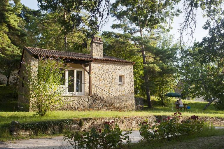 Camping Huttopia Sarlat gite huren Dordogne 768x511
