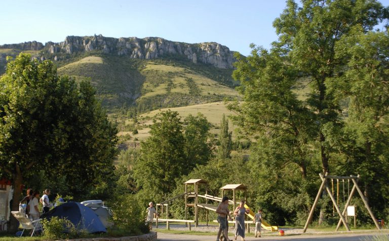 Camping La Cascade uitzichtspeeltuin 768x476