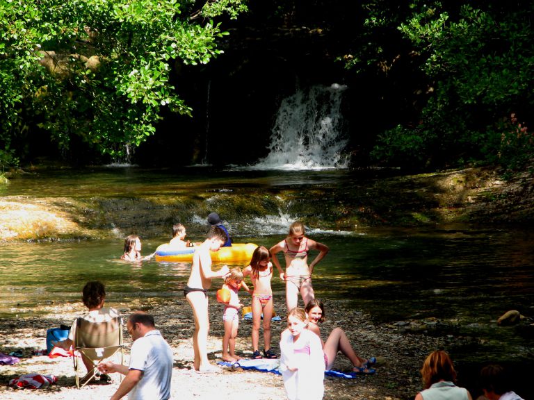 Camping La Cascade waterval 768x576