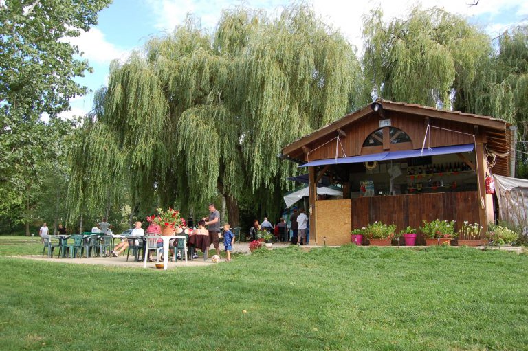 Camping Le Mouliat bar 768x511