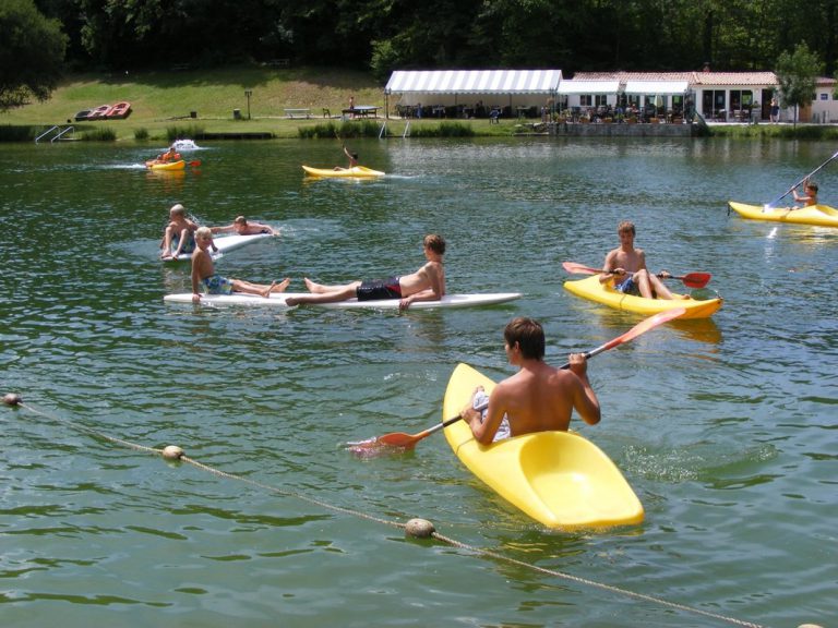 Camping Les 2 Lacs meer 768x576