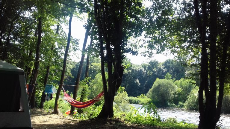Camping Les Chalets Sur La Dordogne staanplaats 768x432