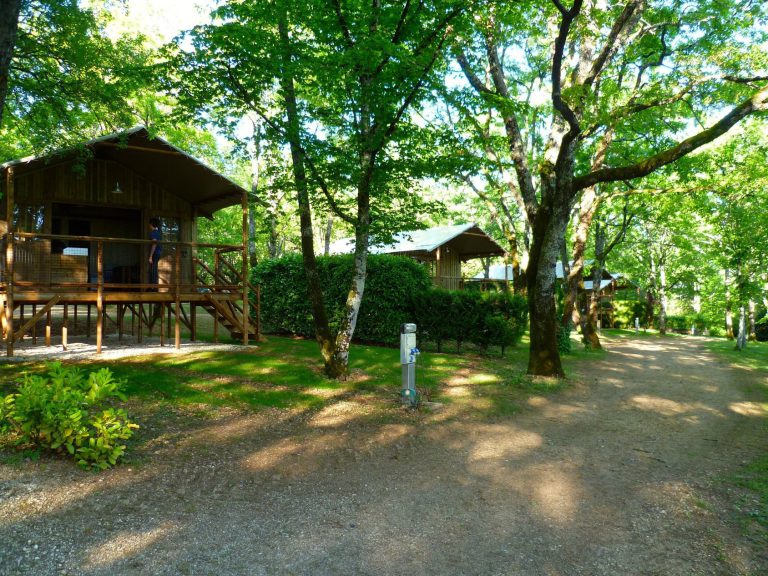 Camping Les Hirondelles chalets 768x576