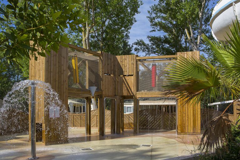 Camping Les Vagues waterspeeltuin 768x512