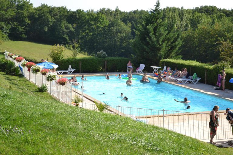 Camping Saint Pierre De Rousieux zwembad 768x512