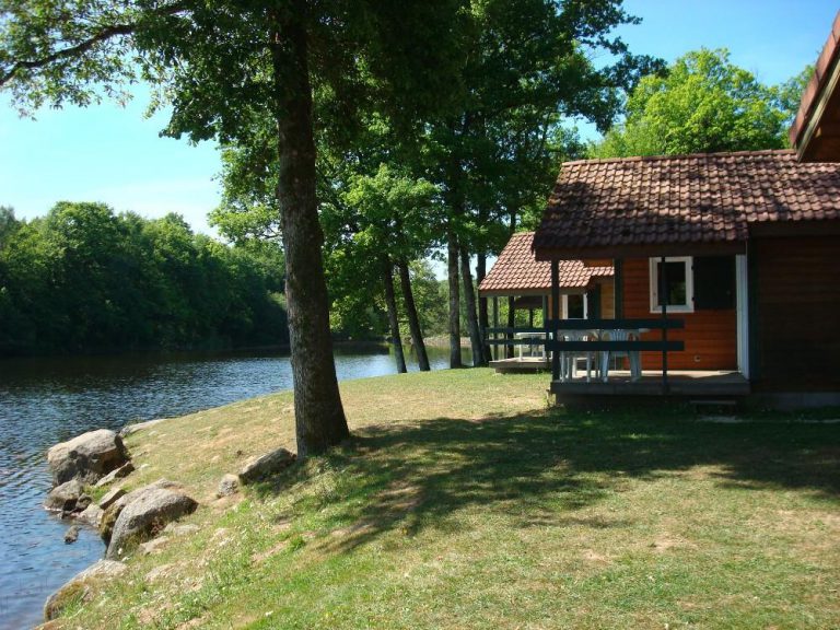 Camping de l Étang du Merle chalet huren 768x576