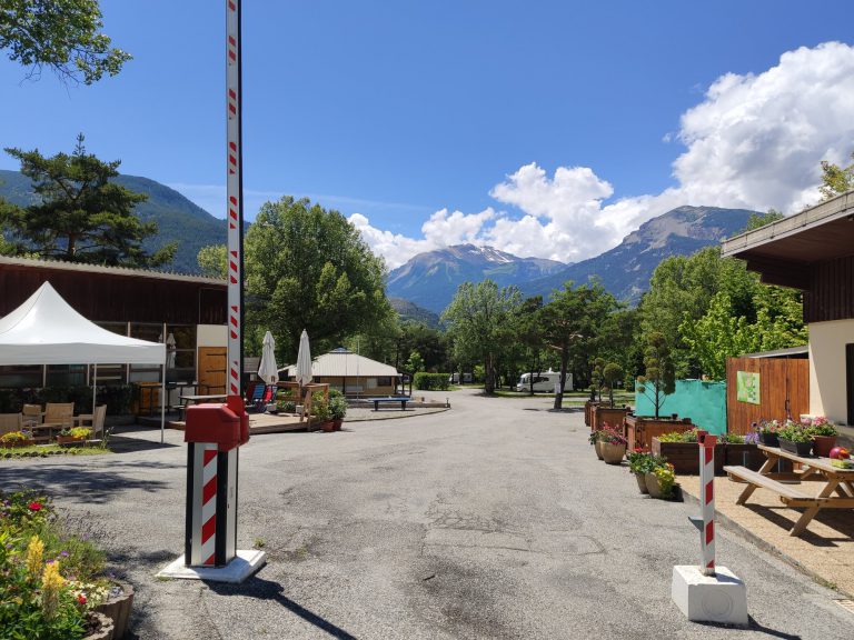 Camping municipal La Rochette ligging 768x576