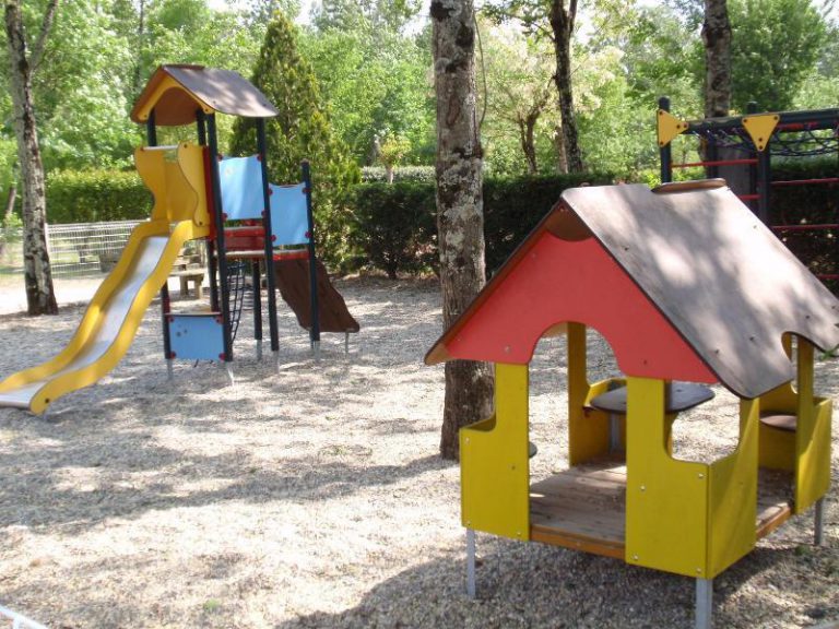Camping La Digue Ardeche speeltuin 768x576