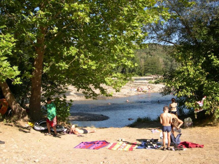 Camping La Digue Ardeche strand 768x576