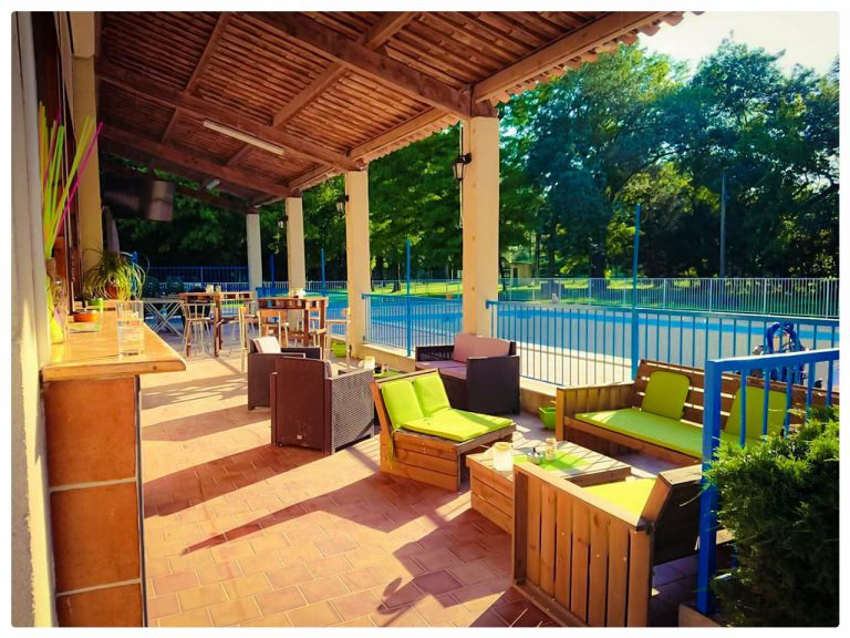 Camping Le Lion Ardeche terras 768x576