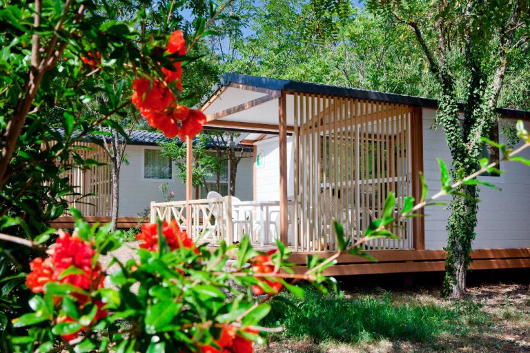 Camping Le Petit Bois Ardeche stacaravan 768x512