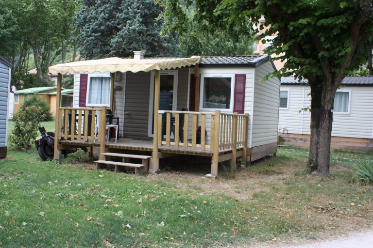 Camping Le Rhone stacaravan 768x512