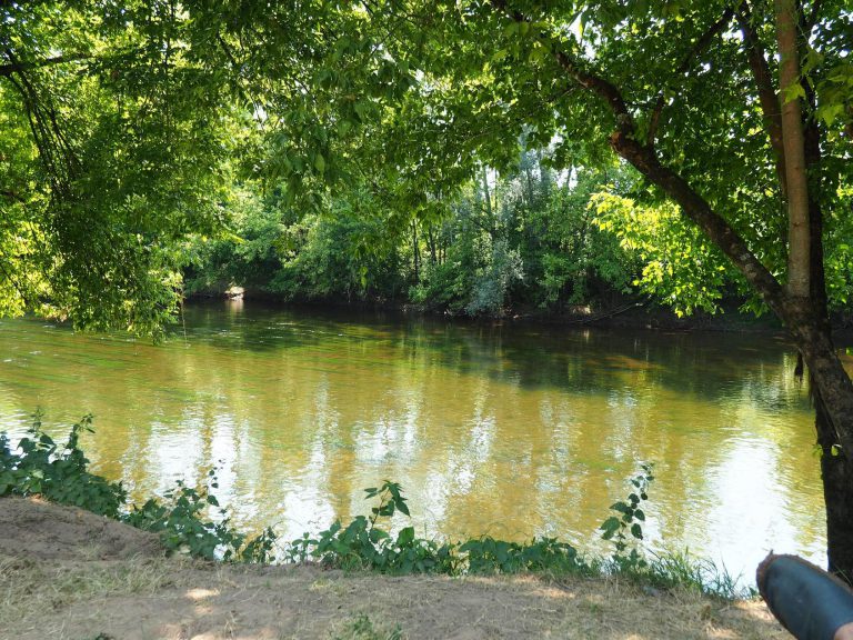 Camping Le Vezere Perigord Dordogne camping aan rivier 768x576