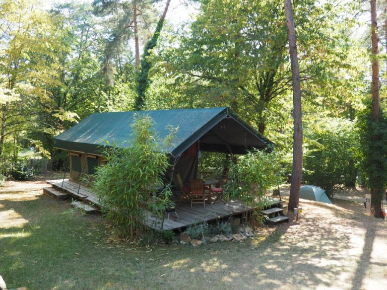 Camping Le Vezere Perigord Dordogne safaritent 768x576