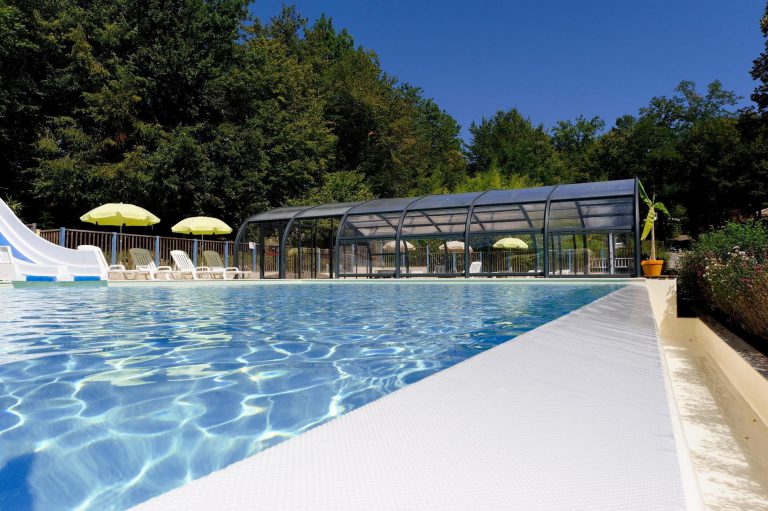 Camping Le Vezere Perigord Dordogne zwembad 768x511