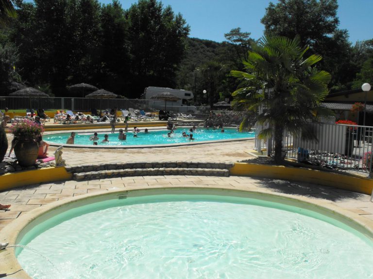 Camping Les Acacias Ardeche peuterbad 768x576