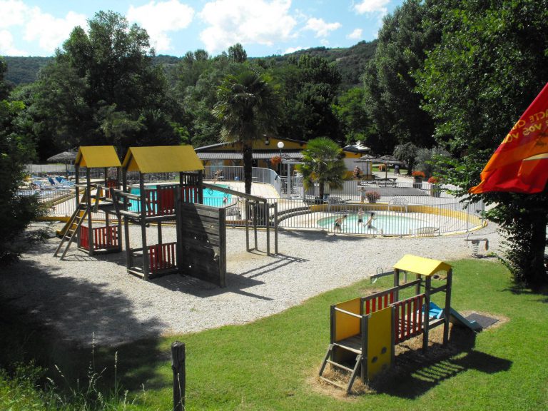 Camping Les Acacias Ardeche speeltuin 768x576
