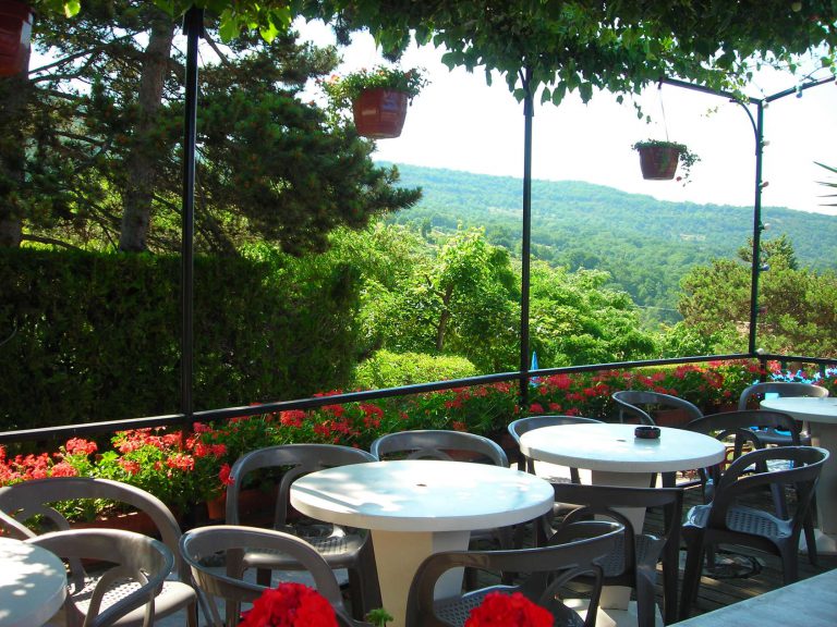 Camping Les Lavandes Ardeche terras 768x576