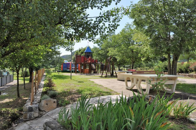 Camping Lou Rouchetou Ardeche speeltuin 768x510