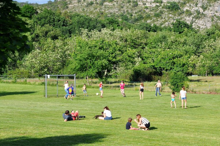 Camping Lou Rouchetou Ardeche sportveld 768x510