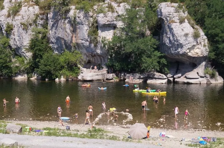 Camping Mazet Plage Ardeche aan rivier 768x510